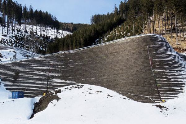 Deformation monitoring on a large earth retaining wall